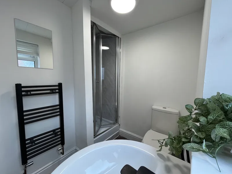 West End // Modern 4 Bed House // JUL 2026 - Image 12